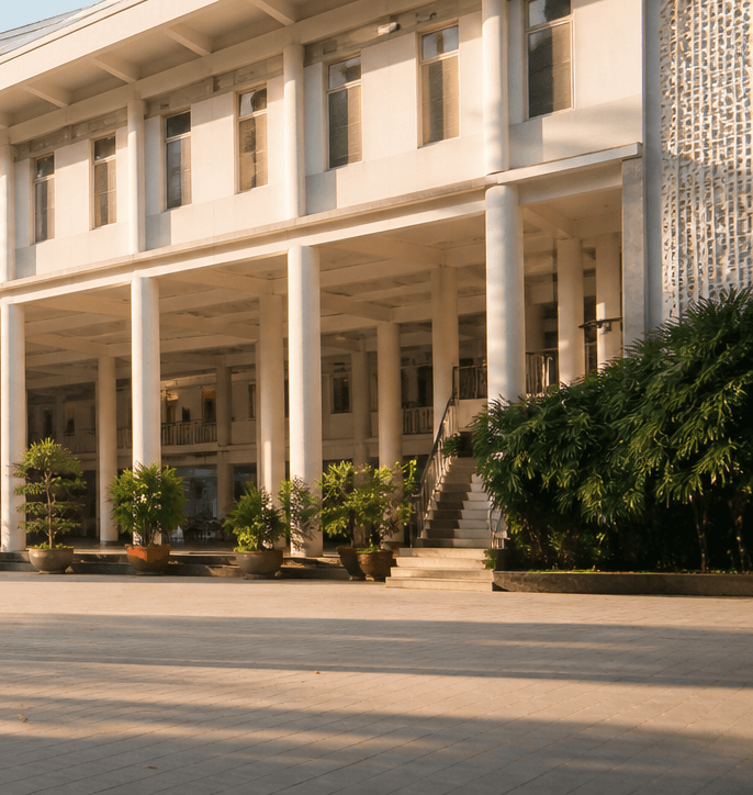 Cổng trường và lối vào khuôn viên lễ tốt nghiệp